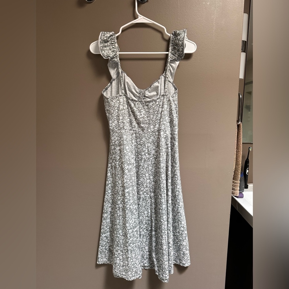 Green and White Sleeveless Midi Sundress - Picture 2 of 9